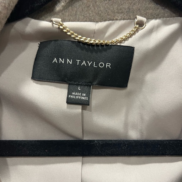 Ann Taylor shawl collared tie waste winter coat. Excell condition. - Picture 4 of 5